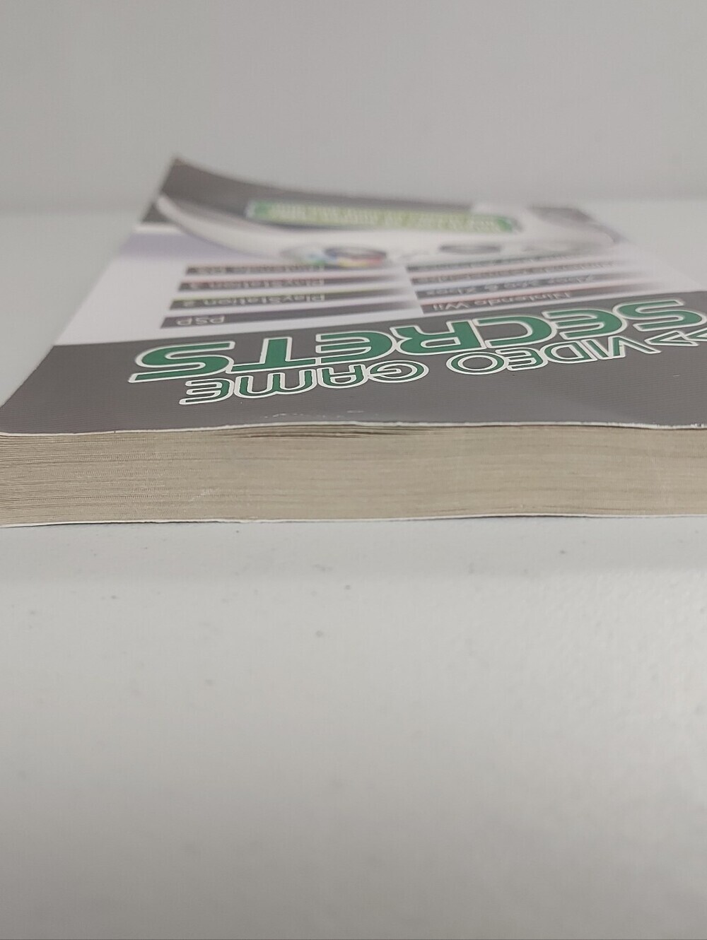Video Game Secrets Guide - White & Green - Picture 6 of 7